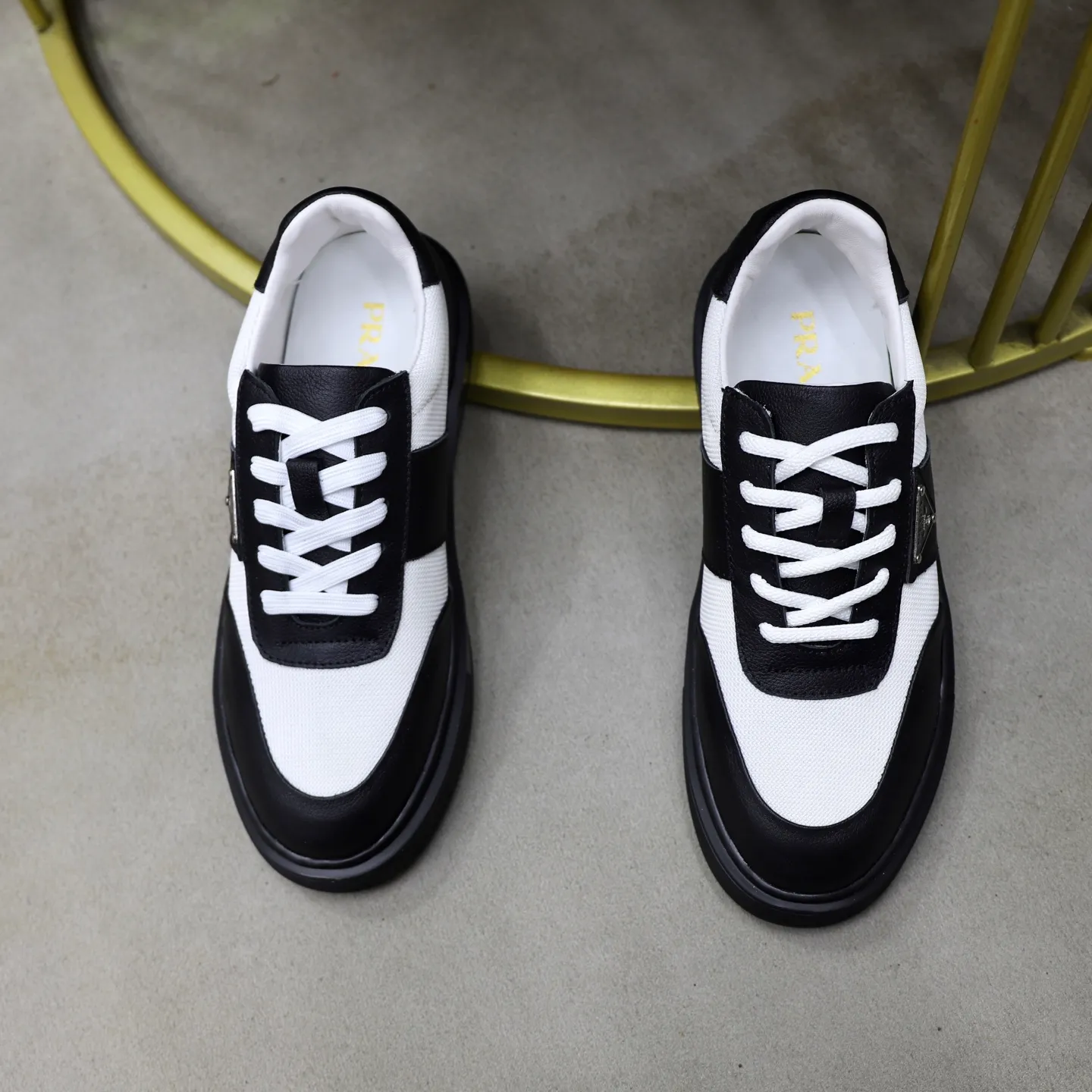 Ex-factory price: 462💰🙅‍♂️🙅‍♂️🙅‍♂️ Brand: PRADA Standard code: 38-44 (45 customized) Grade: Same as the official website Material: Original material splicing Comfortable and breathable lining Lightweight and wear-resistant sports outsole Style category: Men's fashionable casual shoes Running sneakers Distinguished luxury brand elements Top luxury Color: actual picture color